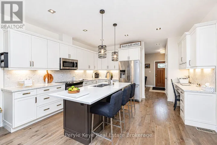 6 SERENITY PLACE CRESCENT, Huntsville (Chaffey), Ontario P1H0C4