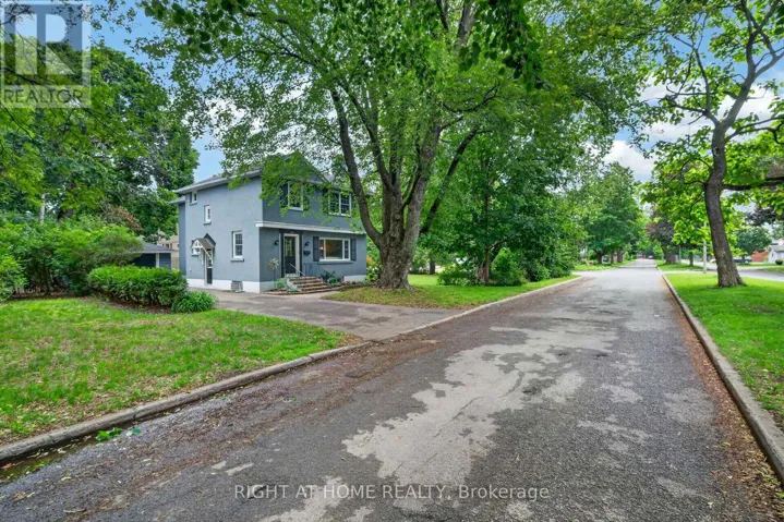 949 KINGSMERE AVENUE, Ottawa, Ontario K2A3K2