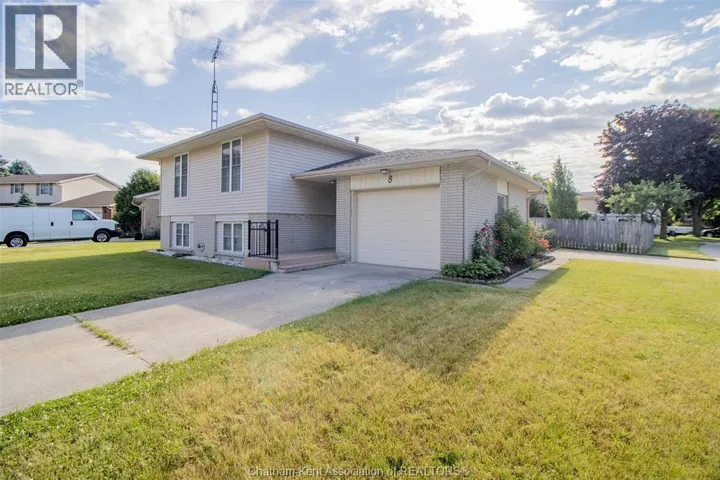 8 Regal PLACE, Chatham, Ontario N7M5P5