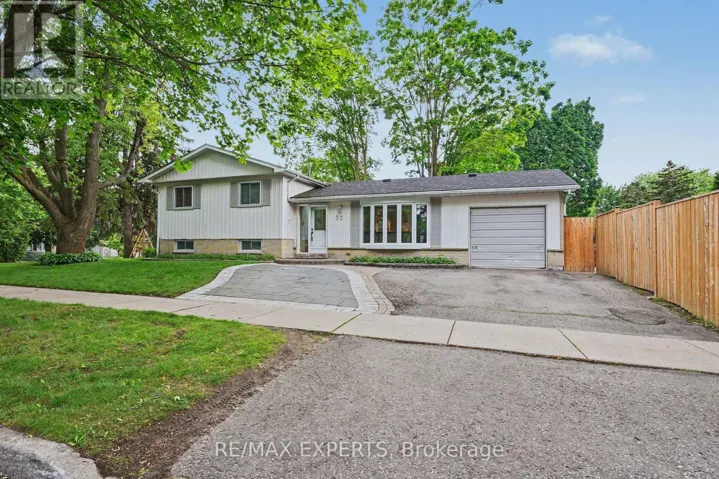 32 OAK COURT, Aurora (Aurora Village), Ontario L4G3J6