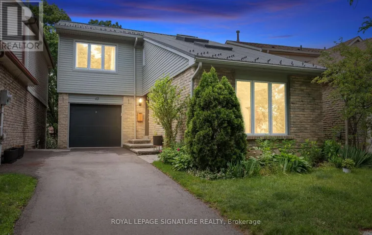 43 HELLENSFIELD CRESCENT, Toronto (Eringate-Centennial-West Deane), Ontario M9C5E5