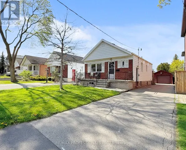 24 BRAEBURN AVENUE, Toronto (Humber Heights), Ontario M9P2J3