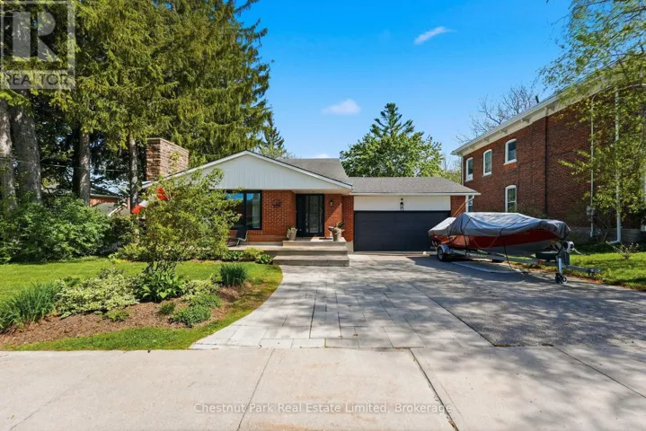 32 BARKER STREET, Prince Edward County (Picton), Ontario K0K2T0