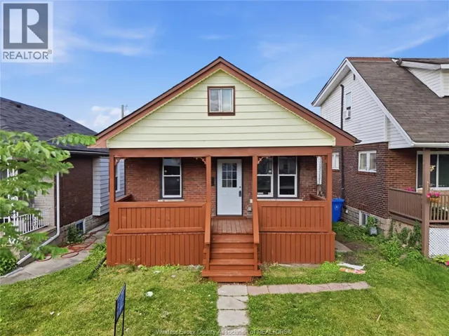 1030 OAK STREET, Windsor, Ontario N9A5G4
