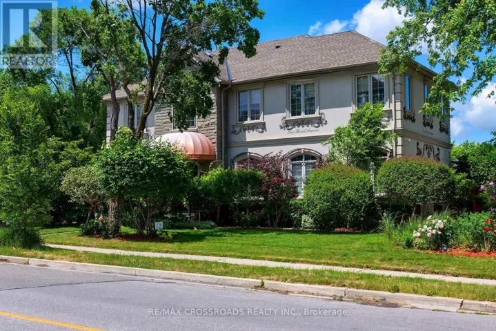 2 BOND AVENUE, Toronto (Banbury-Don Mills), Ontario M3B1L8