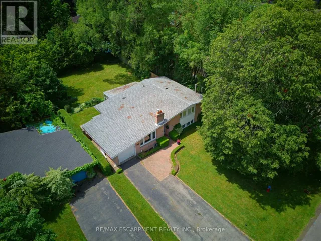 320 RIVER SIDE DRIVE, Oakville (CO Central), Ontario L6K3N4