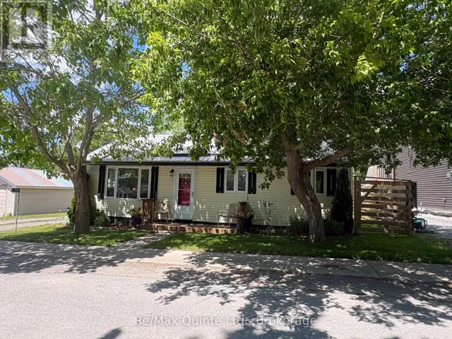 14 BAY AVENUE, Prince Edward County (Ameliasburg Ward), Ontario K0K1T0