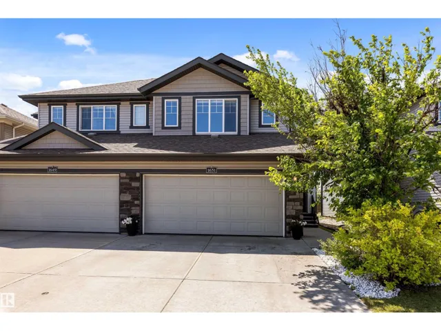 1651 HAMMOND CR NW, Edmonton, Alberta T6M0L8