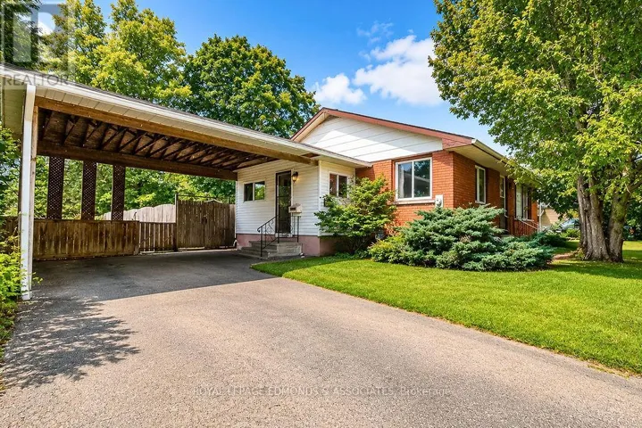27 ACHRAY ROAD, Laurentian Valley, Ontario K8A6L1