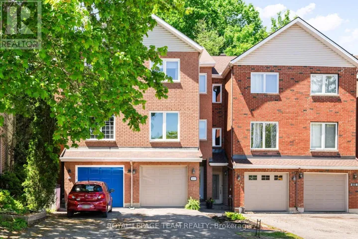 212 PROVENDER AVENUE, Ottawa, Ontario K1K4N7