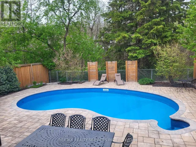 28 CHICKADEE CRESCENT, Brampton (Snelgrove), Ontario L6Z3L2