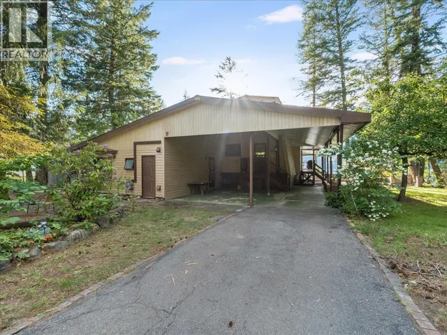 2071 Massie Road, Christina Lake, British Columbia V0H1E2