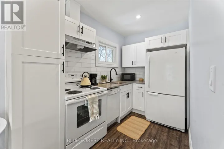 4 - 135 WILLIAM STREET N, Chatham-Kent (Chatham), Ontario N7M4L6
