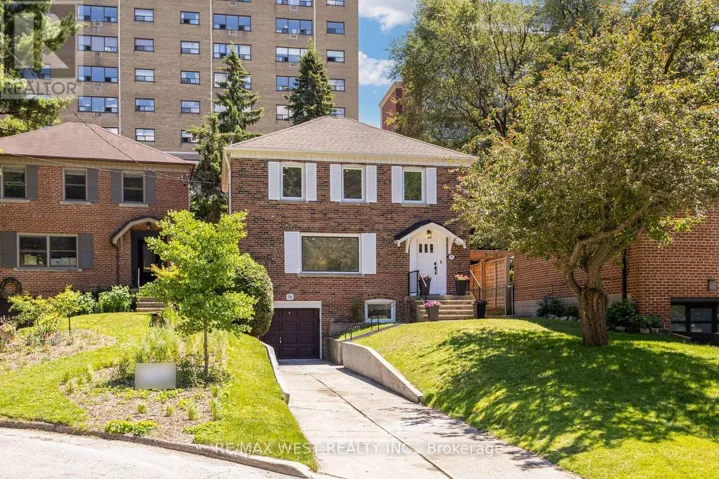 95 GLEN DAVIS CRESCENT, Toronto (East End-Danforth), Ontario M4E1X7