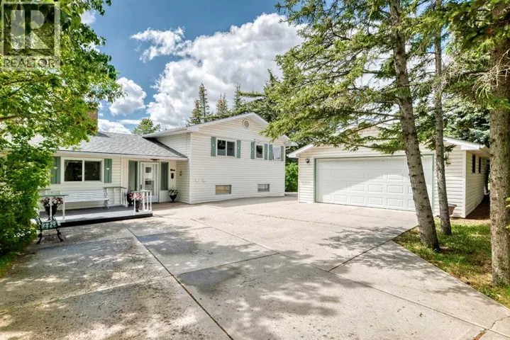 10737 Eamon Road NW, Calgary, Alberta T3G5H2