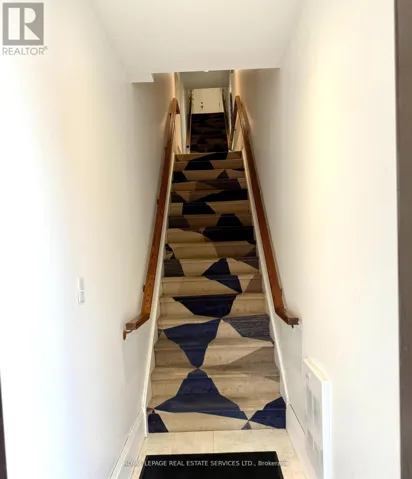130 THOMAS STREET, Oakville (OO Old Oakville), Ontario L6J3B1