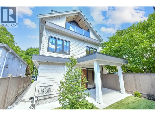 2 2682 NAPIER STREET, Vancouver, British Columbia V5K2W6