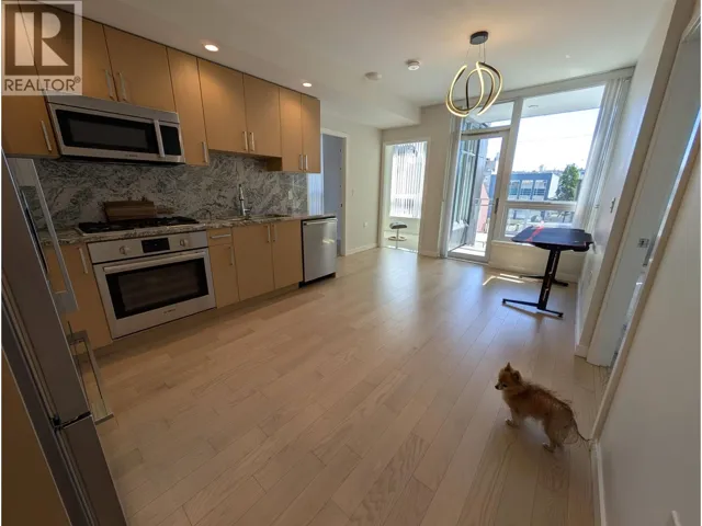 4FL 1708 ONTARIO STREET, Vancouver, British Columbia V5T0J7