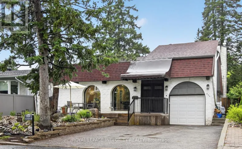 954 WATSON STREET, Ottawa, Ontario K2B6C2