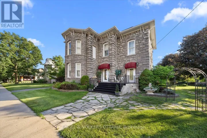 528 ST LAWRENCE STREET, North Dundas, Ontario K0C2K0