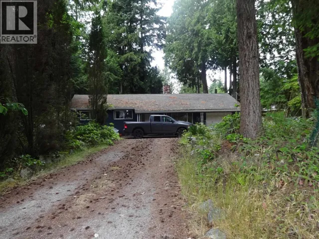 8161 WESTWOOD ROAD, Halfmoon Bay, British Columbia V7Z1A8
