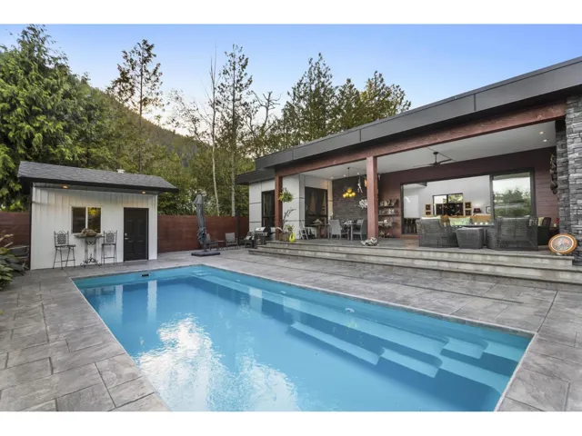 464 ALDER AVENUE, Harrison Hot Springs, Harrison Hot Springs, British Columbia V0M1K0