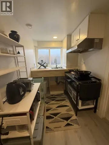 300 E 35TH AVENUE, Vancouver, British Columbia V5W1A7