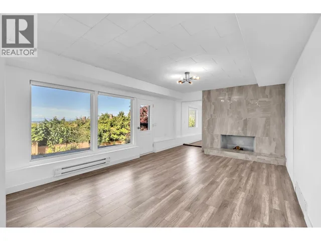 Ground Level 637 ALPINE COURT, North Vancouver, British Columbia V7R2L7