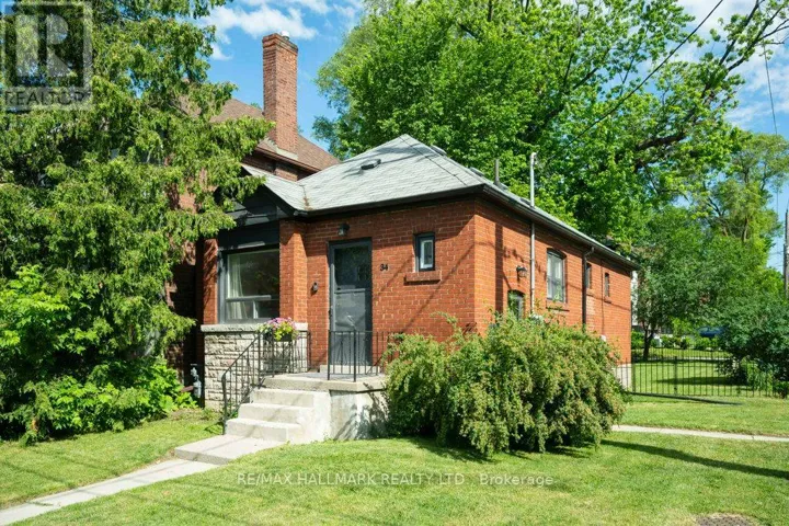 34 GLOUCESTER GROVE, Toronto (Humewood-Cedarvale), Ontario M6C2A1
