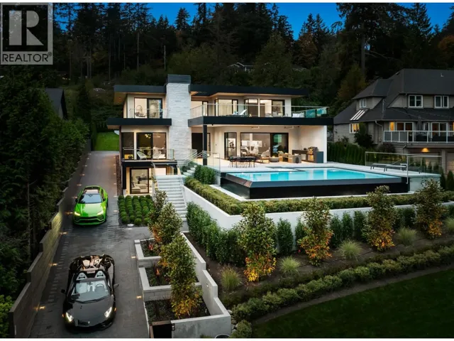 449 HILLCREST STREET, West Vancouver, British Columbia V7V2L8