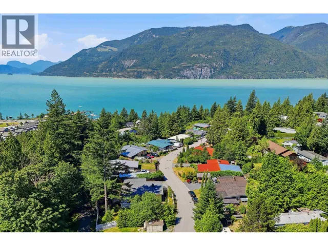 868 UPPER CRESCENT, Britannia Beach, British Columbia V8B1J2