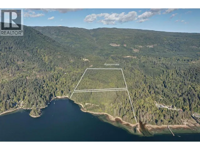 7425 SECHELT INLET ROAD, Sechelt, British Columbia V7Z0C7