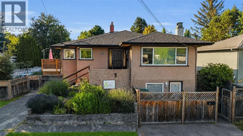 1650 Chandler Ave, Victoria, British Columbia V8S1N6