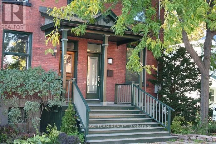35 IVY CRESCENT, Ottawa, Ontario K1M1Y1