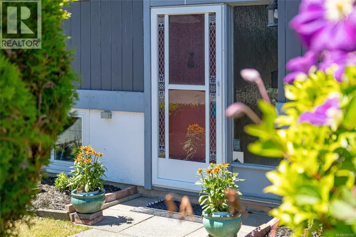 1 4391 Torquay Dr, Saanich, British Columbia V8N3L3
