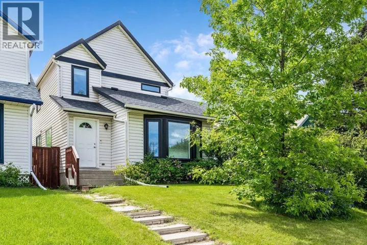 15 Woodmont Green SW, Calgary, Alberta T2W4Z3