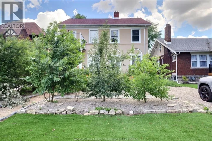 956 VICTORIA, Windsor, Ontario N9A4N4