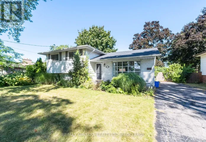 15 OLD OXFORD ROAD, St. Catharines (Vine/Linwell), Ontario L2M2J7