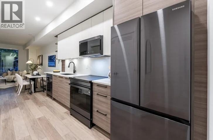 207 422 LAKEWOOD DRIVE, Vancouver, British Columbia V5L4L7