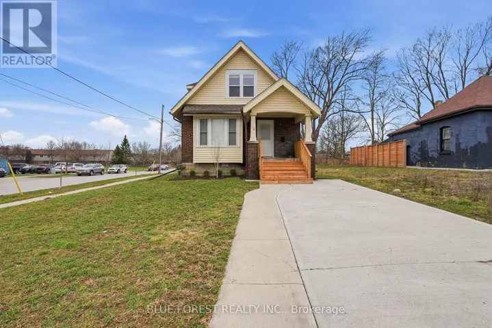 178 THOMPSON ROAD, London South (South I), Ontario N5Z2Y8