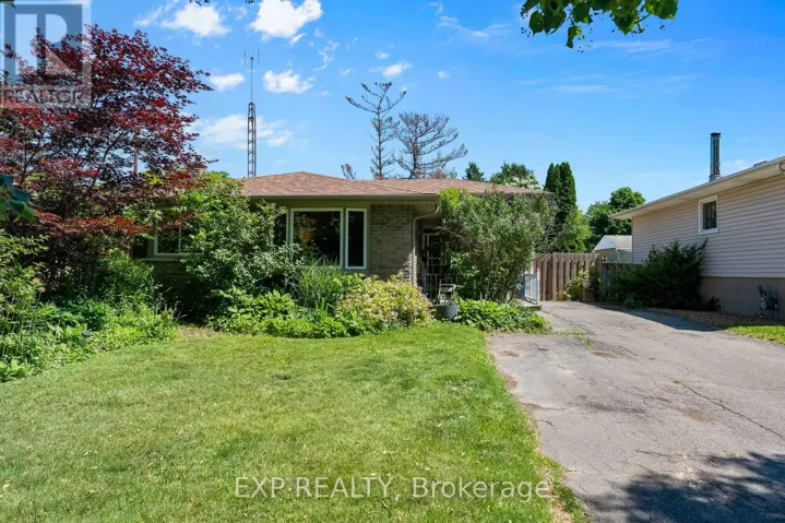 11 ABRAHAM DRIVE, St. Catharines (Lakeshore), Ontario L2M6K7