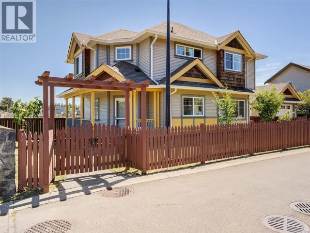1 921 Colville Rd, Esquimalt, British Columbia V9E6H9
