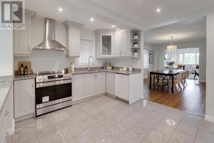323 LAUDER AVENUE, Toronto (Oakwood Village), Ontario M6E3H7