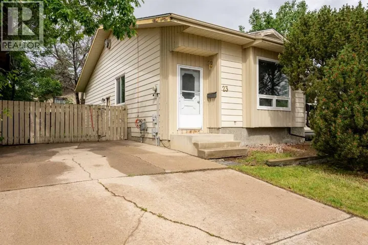 23 Dakota Road W, Lethbridge, Alberta T1K5L4
