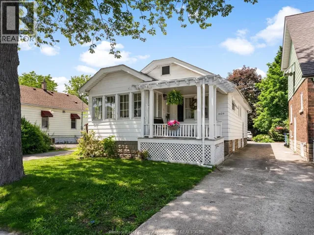 1025 CAMPBELL AVENUE, Windsor, Ontario N9B2J4