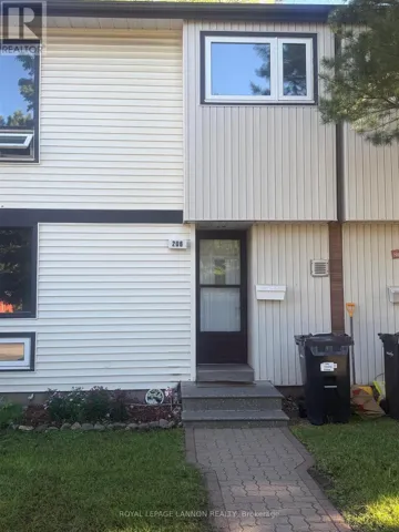 206 Varsity Place, Thunder Bay, Ontario P7B5N7