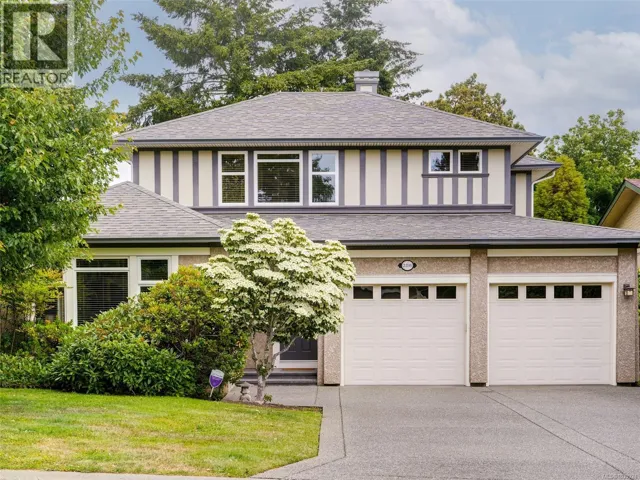 2286 Hazelton Pl, Saanich, British Columbia V8N5C3