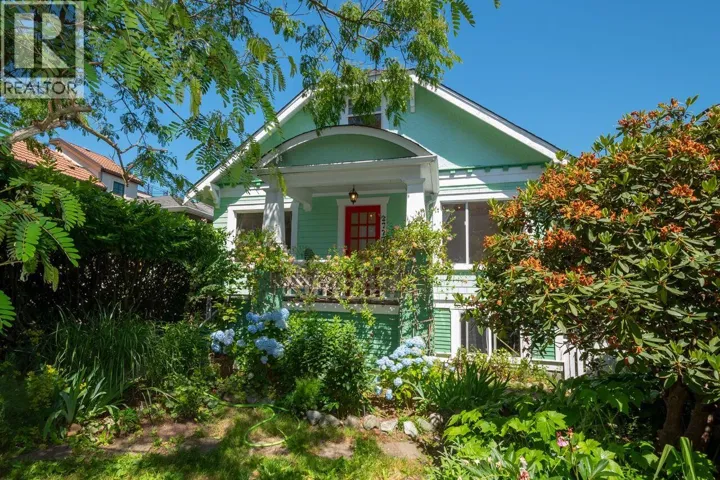 2777 TRINITY STREET, Vancouver, British Columbia V5K1E6