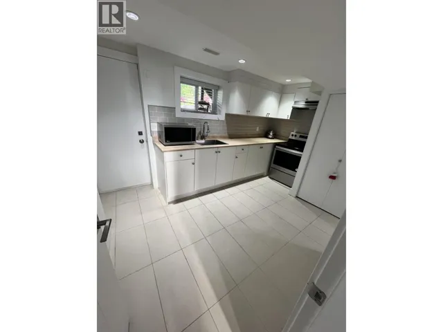 348 LAURENTIAN CRESCENT, Coquitlam, British Columbia V3K1Y4