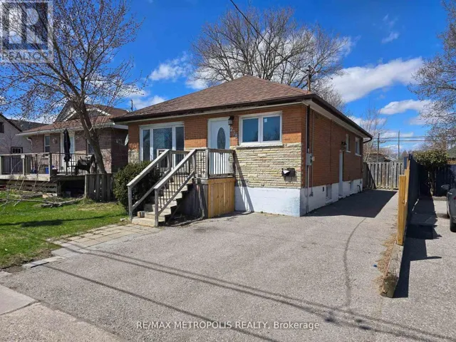 238 TORONTO AVENUE, Oshawa (Central), Ontario L1H3C1
